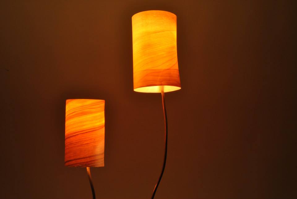 Zwei Lampen.